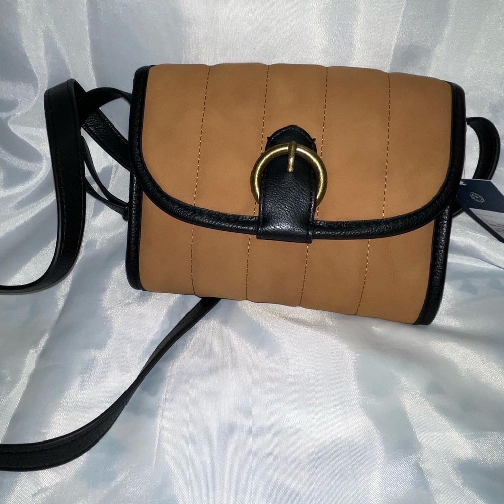 NWT crossbody universal thread